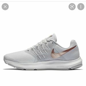 Womens Nike run swift shoes